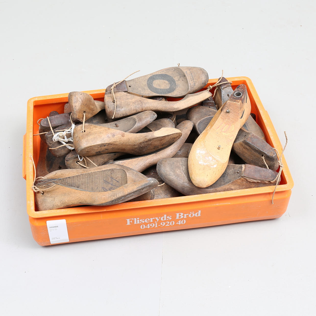 SKOLÄSTER (25), trä, 18-1900-tal.