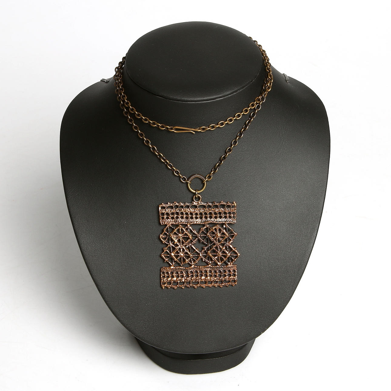 HALSBAND, brons, Pentti Sarpaneva, Åbo, 1968.
