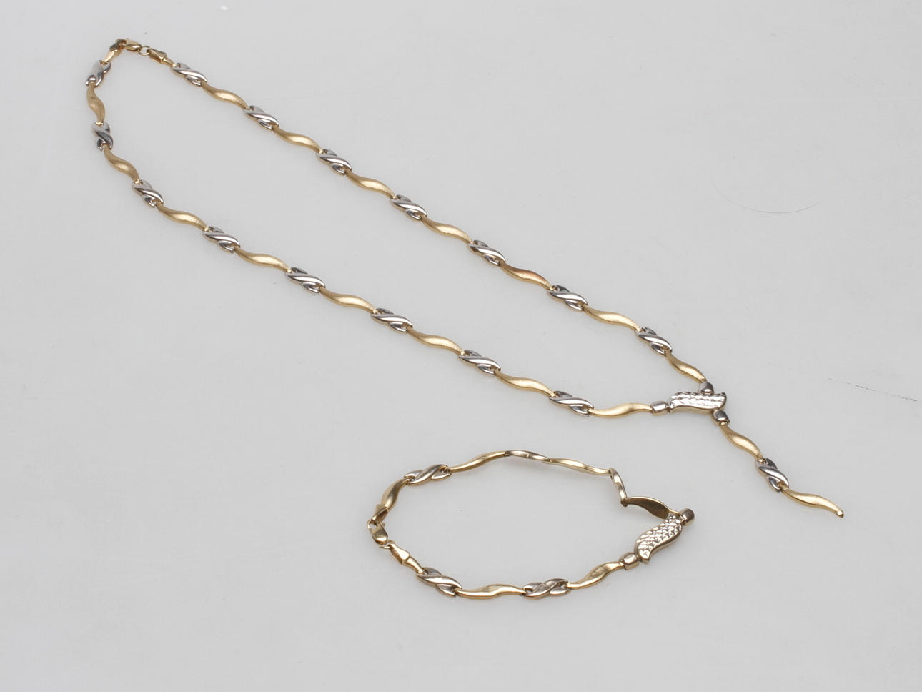 HALSBAND samt ARMBAND, 14k guld, vikt ca 16,8 gr.