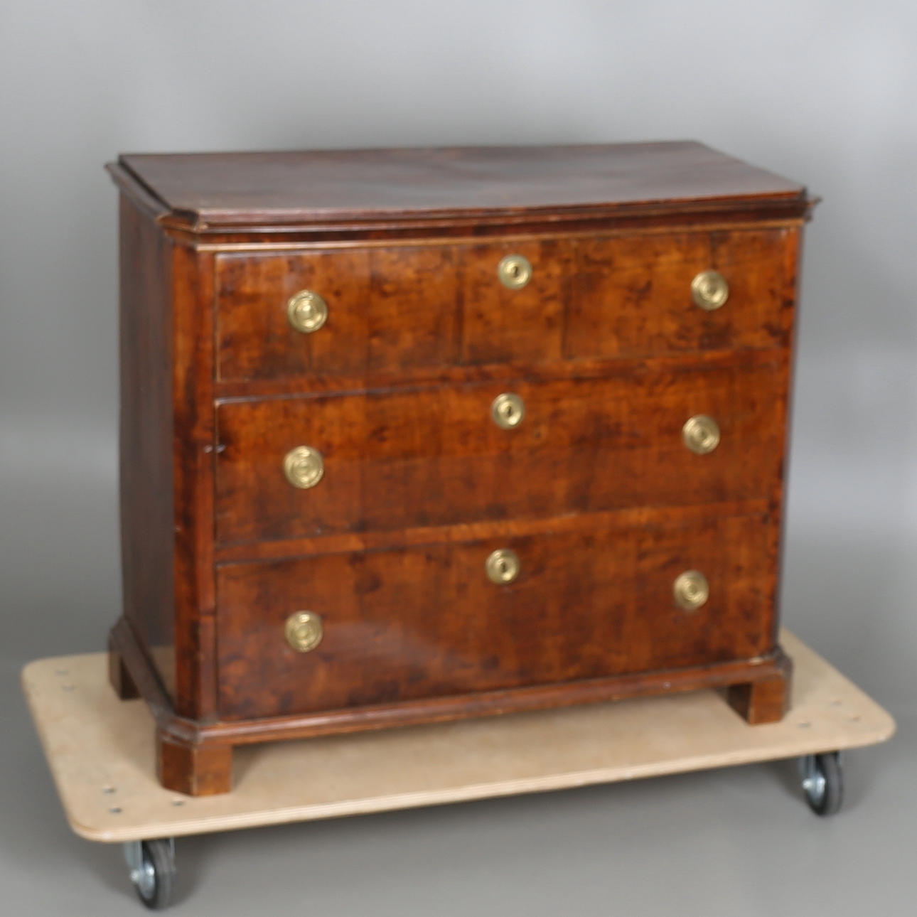 BYRÅ med tre lådor, 1800-talets slut.