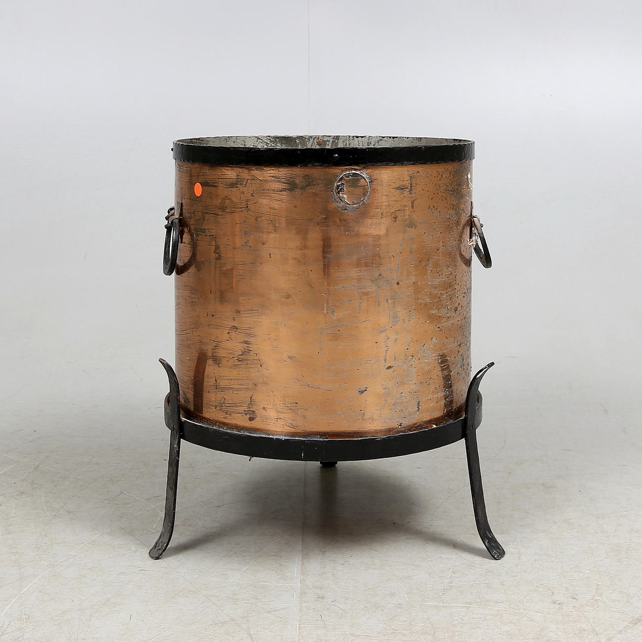 BYTTA, koppar på järnställning.