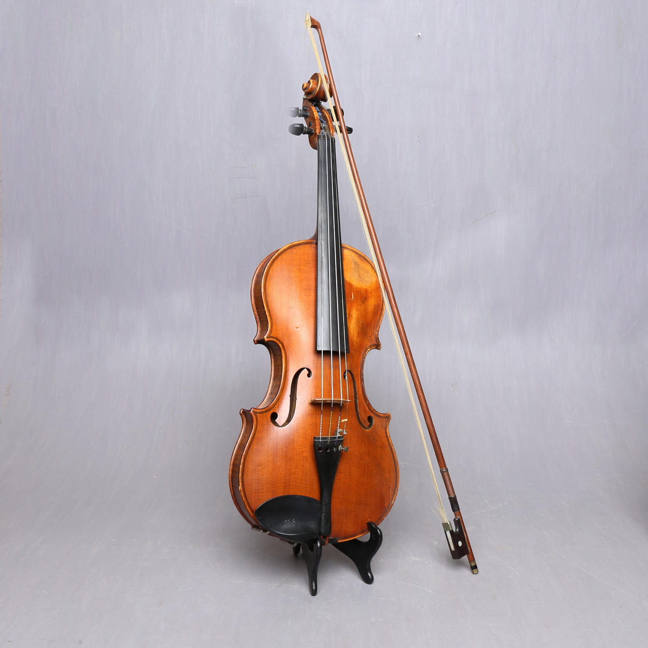 Violin, labeled Johan Lönngren 1929.