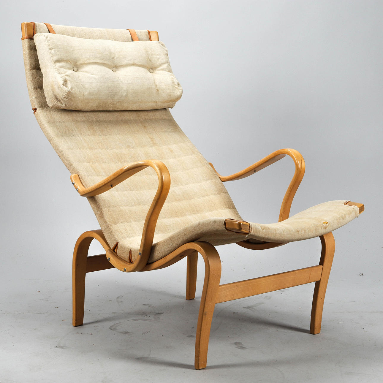 BRUNO MATHSSON. Fåtölj "Pernilla 1",design Bruno Mathsson.