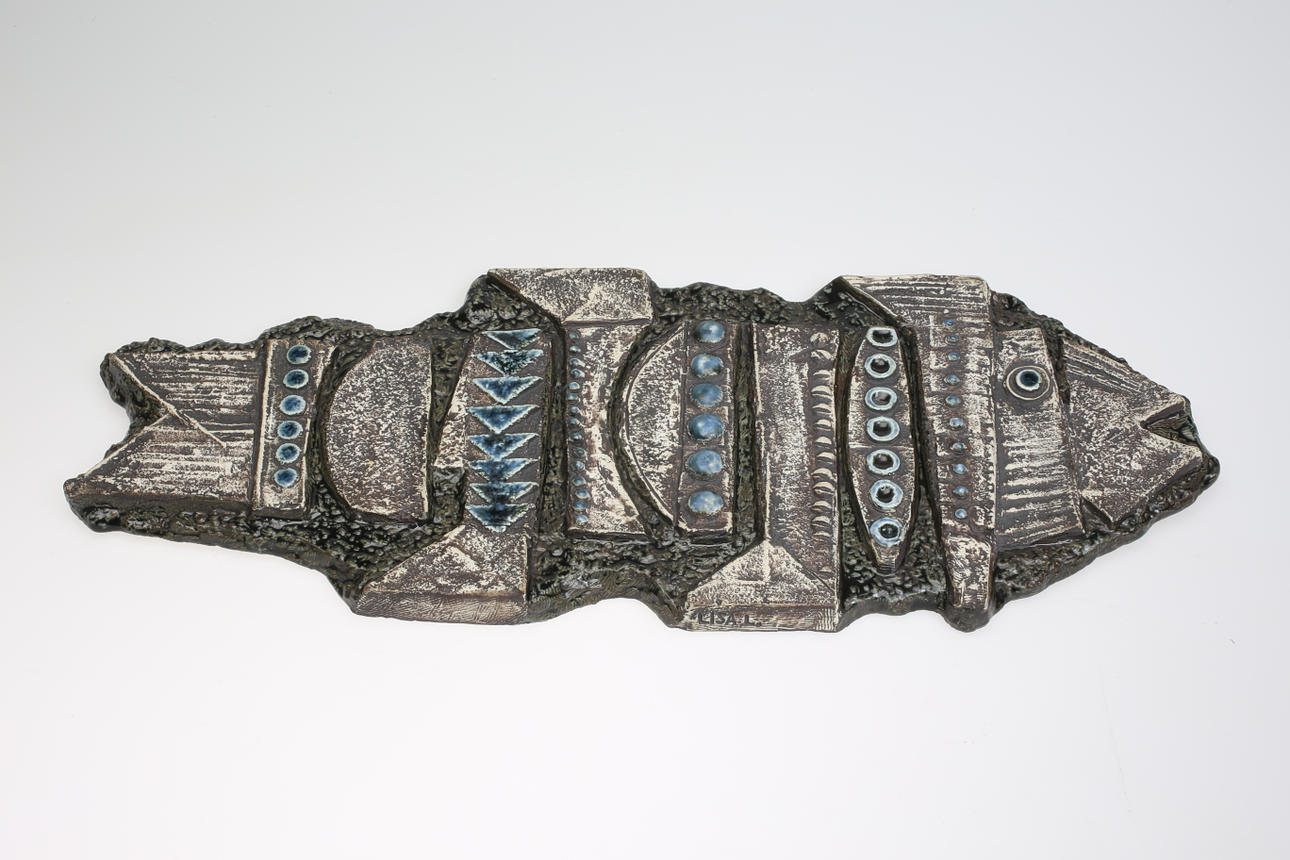 LISA LARSON. Väggplakett, fisk, stengods, Gustavsberg.