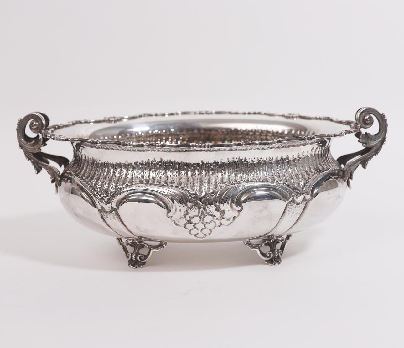 GREGGIO ITALIA CENTER, IN SILVER 800. SECOND THIRD 20TH CENTURY. Silver ...