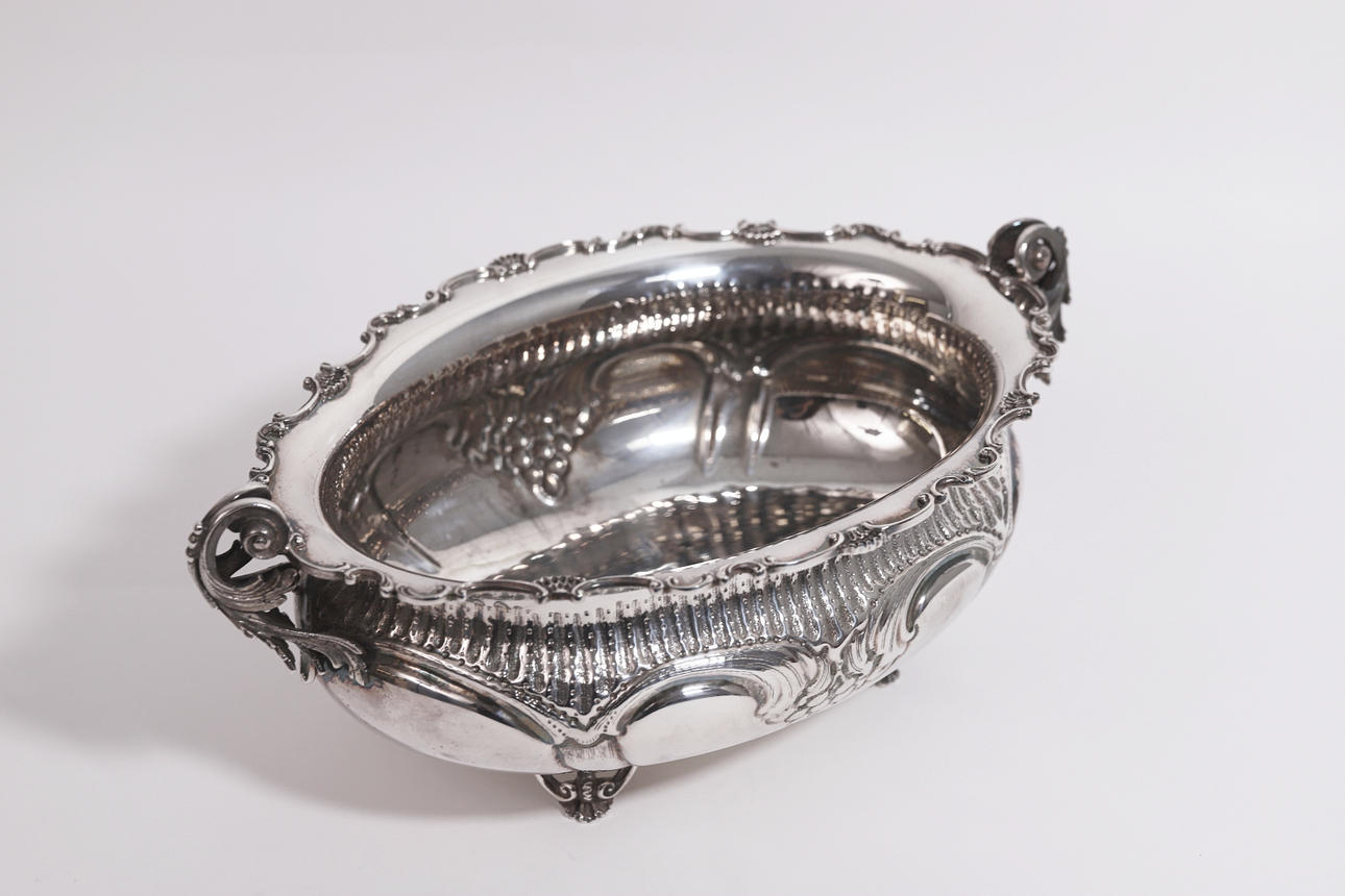 GREGGIO ITALIA CENTER, IN SILVER 800. SECOND THIRD 20TH CENTURY. Silver ...