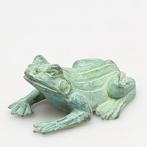 OKÄND KONSTNÄR. Groda i grönpatinerad brons, osignerad.