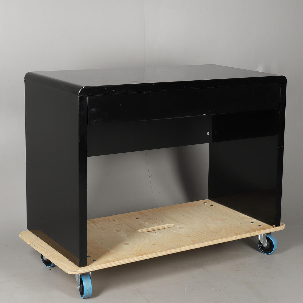 A HIGH GLOSS FINISH SINGLE DRAWER CONSUL TABLE.