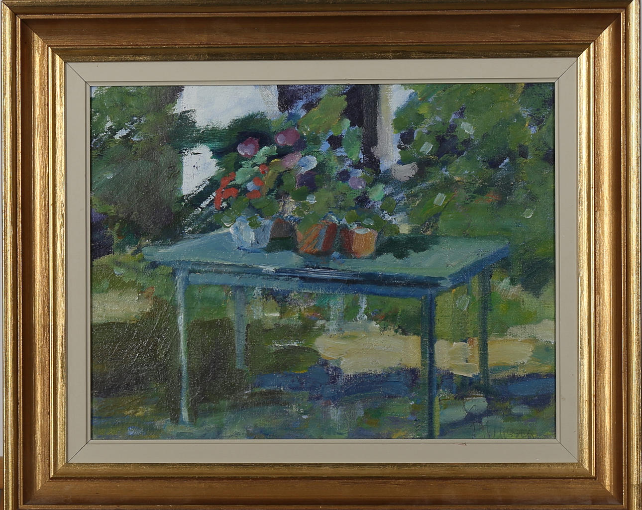 OIDENTIFIERAD KONSTNÄR. "Blommor på bord", olja på duk, otydligt signerad.