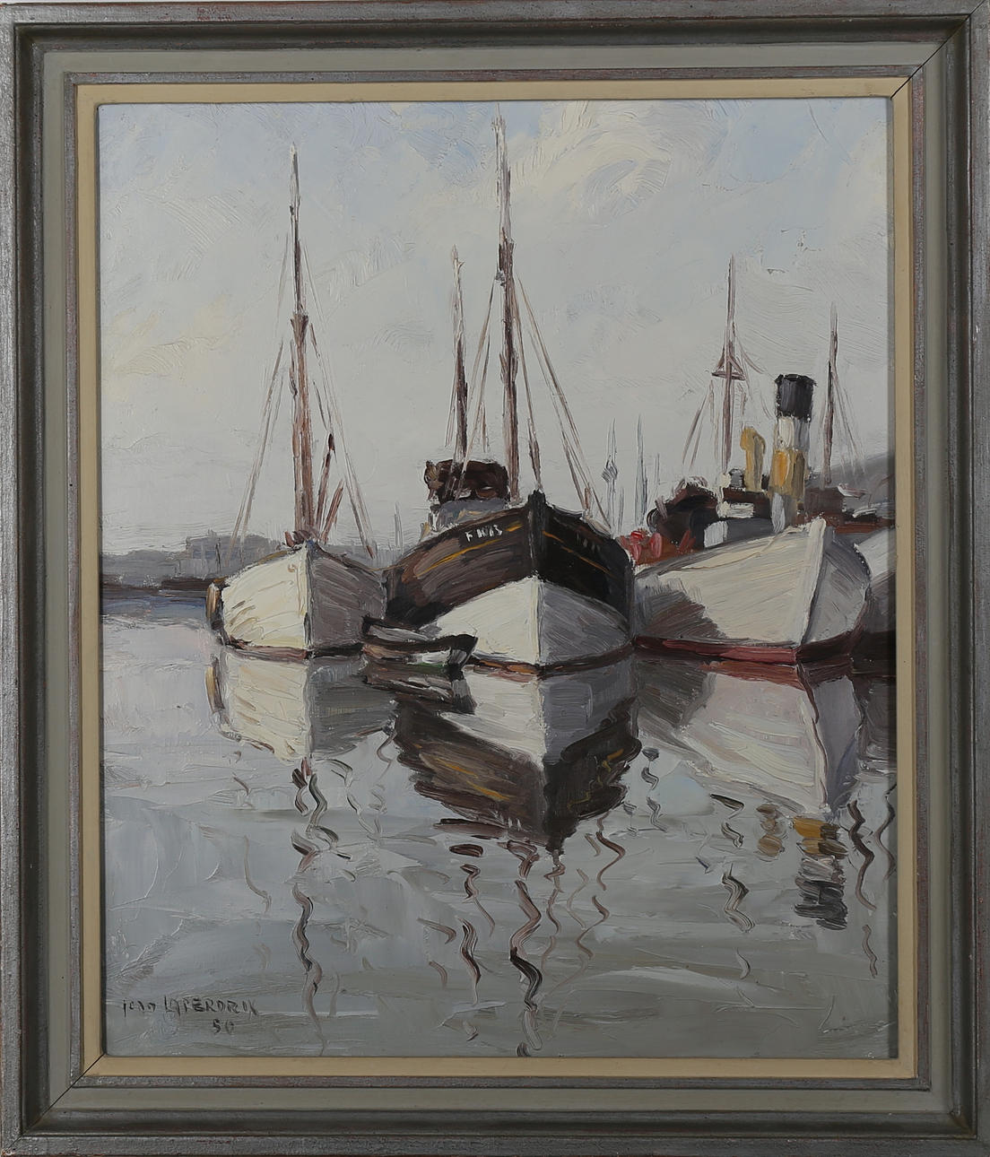 OIDENTIFIERAD KONSTNÄR. Segelbåtar vid kaj, olja på duk, signerad Jean La Perdrix och daterad -50.