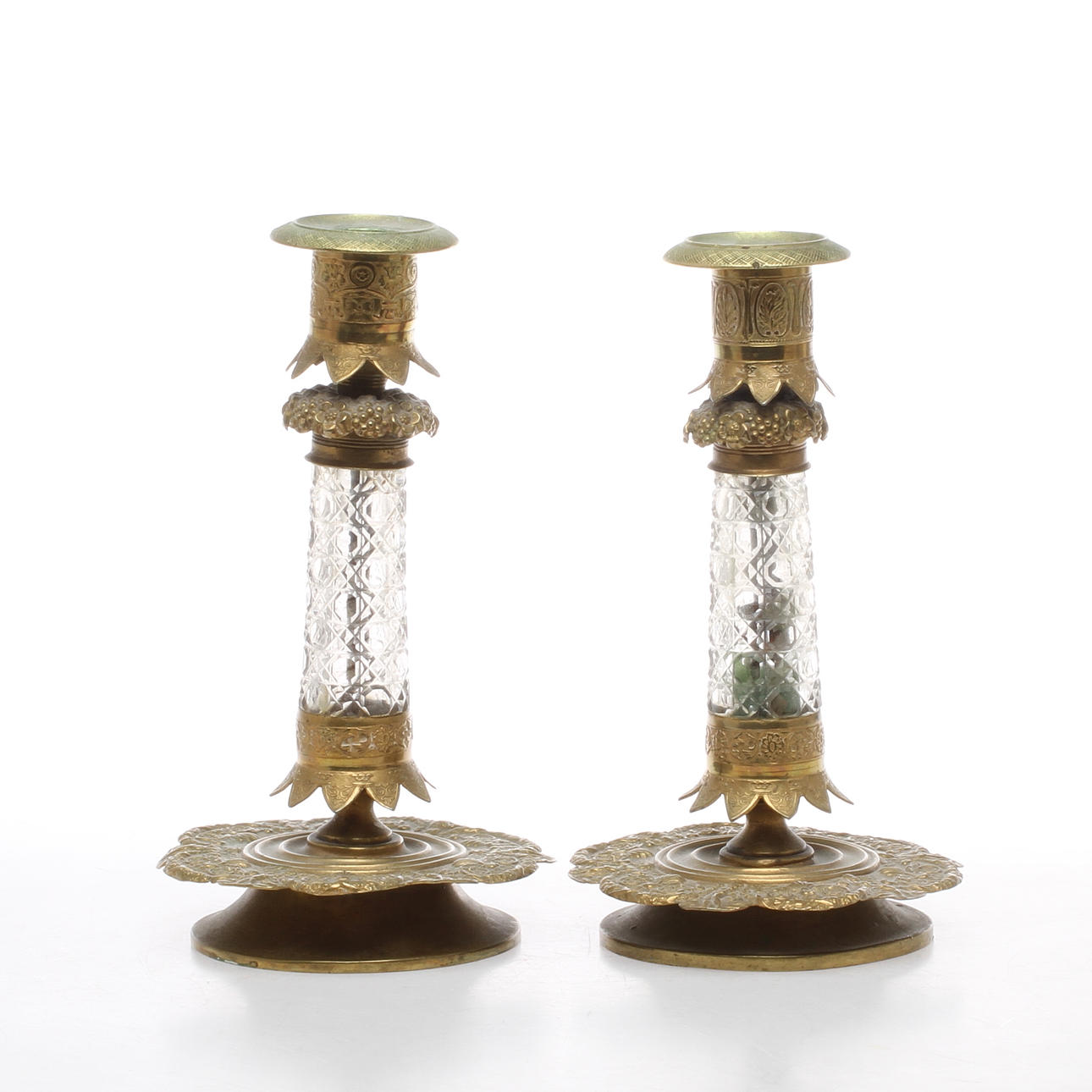 LJUSSTAKAR, 2 st, snarlika, mässing och glas, senempire, 1800-tal.