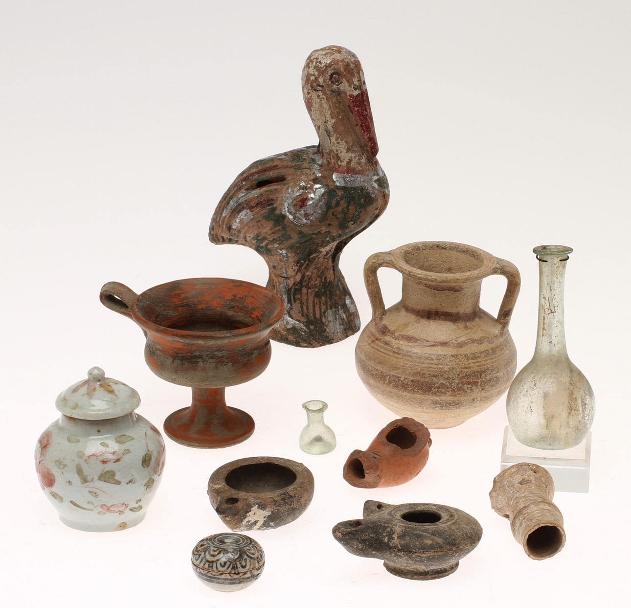 PARTI JORD & VRAKFYND, 11 delar, bla. Romerskt glas och orientaliskt porslin.