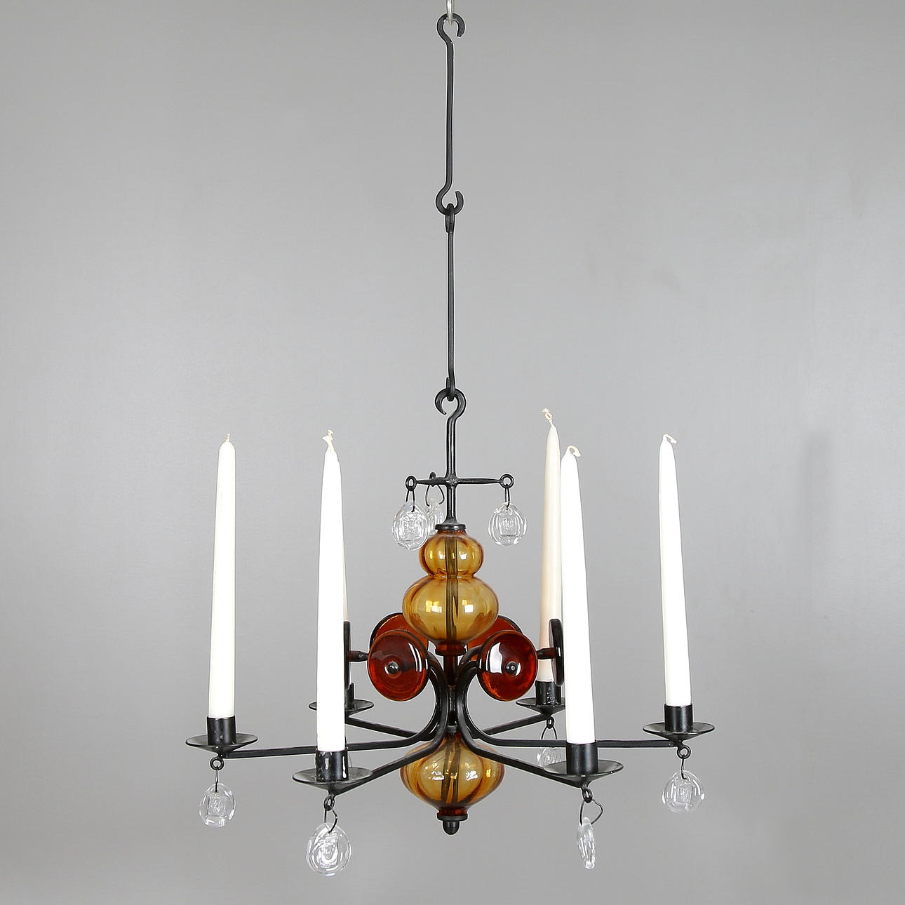 ERIK HÖGLUND. Ljuskrona, glas och smide, Boda, 1900-talets mitt.