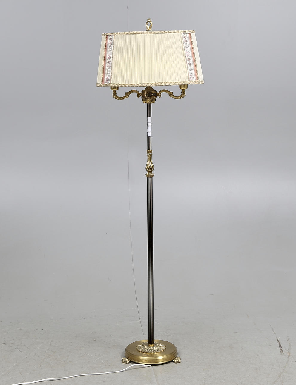 GOLVLAMPA, mässing, Rejmyra, 1900-tal.