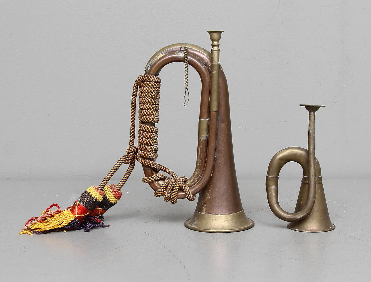 BLÅSHORN, 2 st, koppar och mässing, 1900-tal.