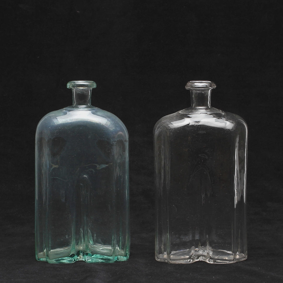 GREPPAFLASKOR, 2 st, 1800-tal.