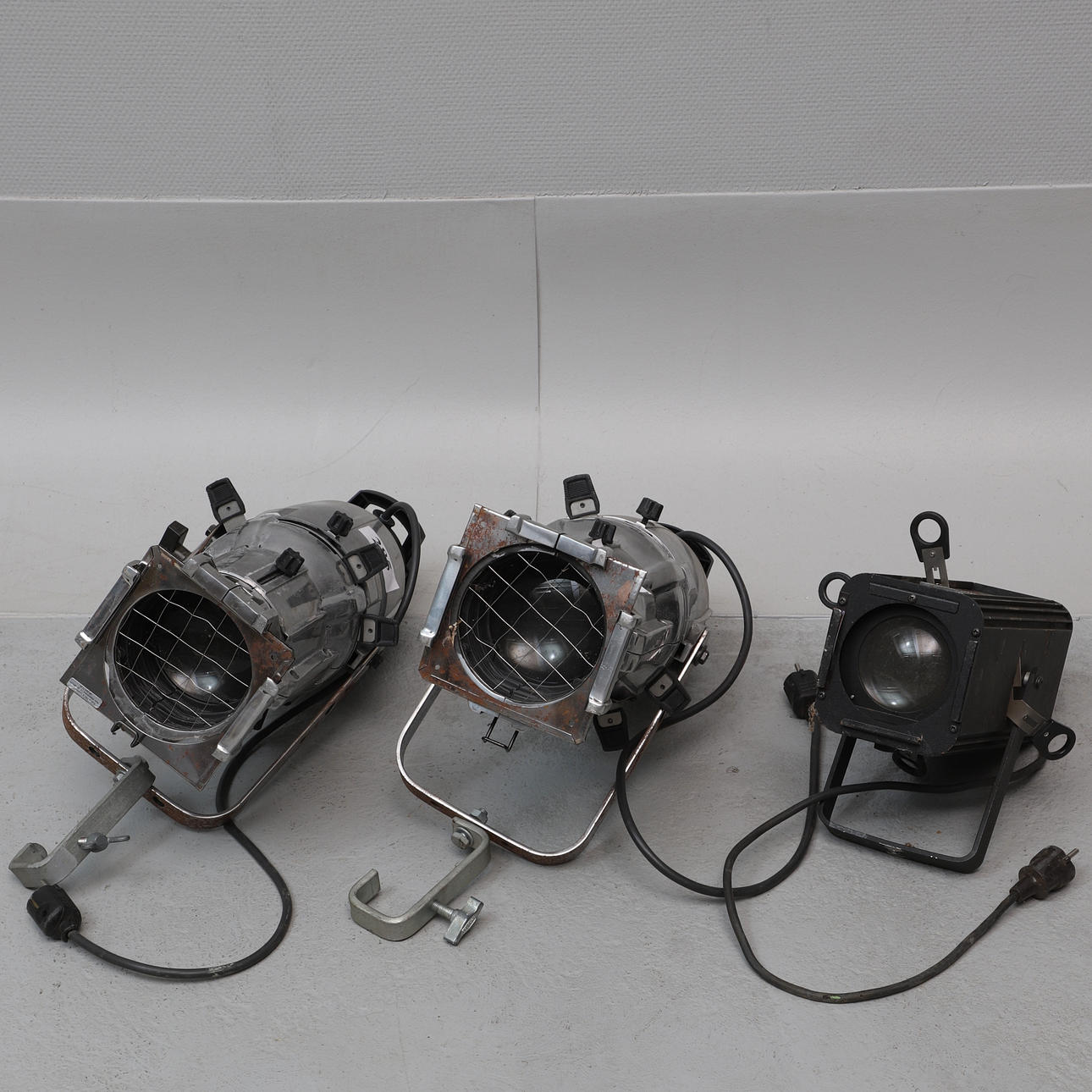 STAGE LIGHT, 3 pcs. including the CCT Minuette Profile.