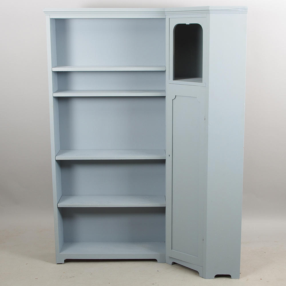 BOKHYLLA MED SKÅP, blåmålat trä, 1900-talets första hälft.