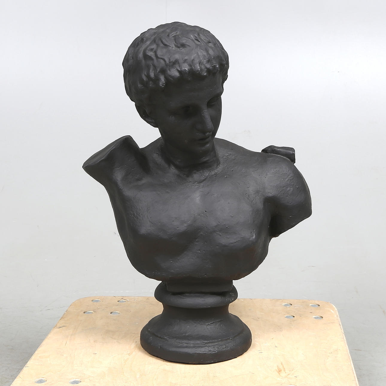 BYST, gjutjärn, föreställande Hermes, 2000-tal.