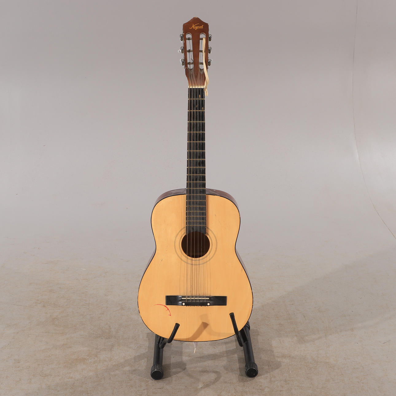 GUITAR WITH STAND, Acoustic, Kapok.