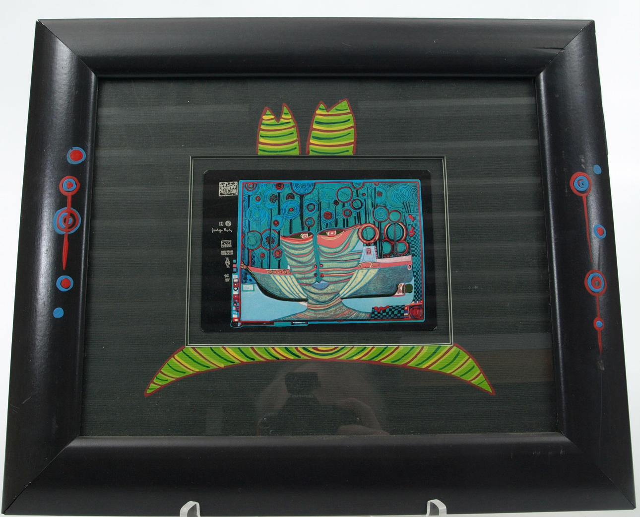 FRIEDRICH HUNDERTWASSER. Offset tryck med prägling, handdekorerad ram och passpartout.