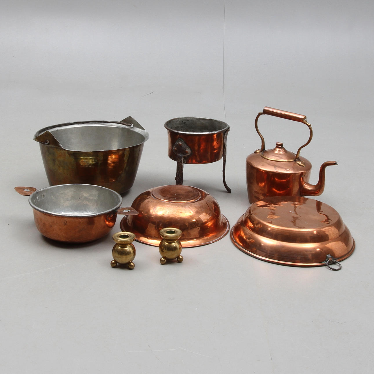 PARTI KOPPAR OCH MÄSSING, 8 delar, 1800/1900-tal.