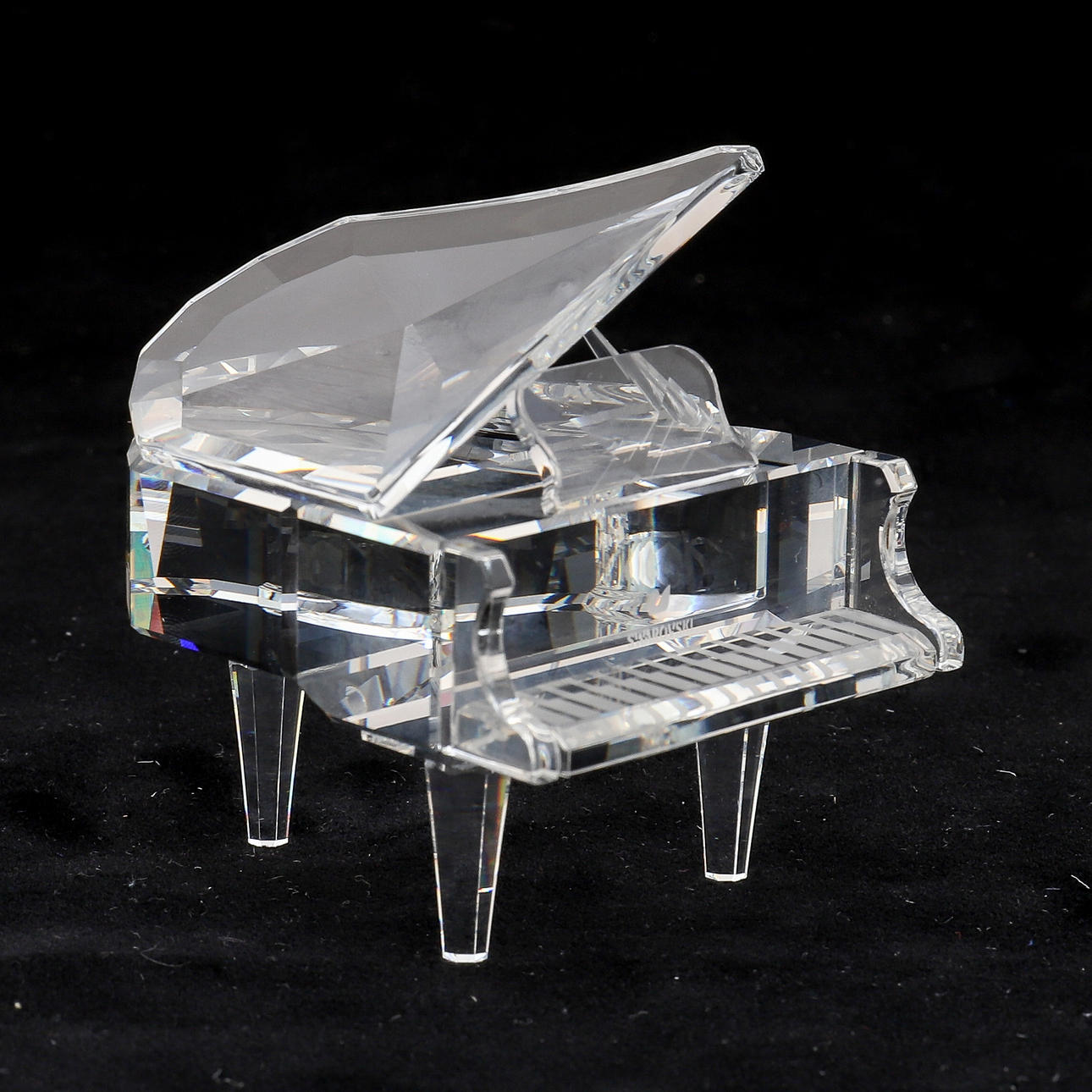 SWAROVSKI: GRAND PIANO WITH STOOL. Glass - Other - Auctionet