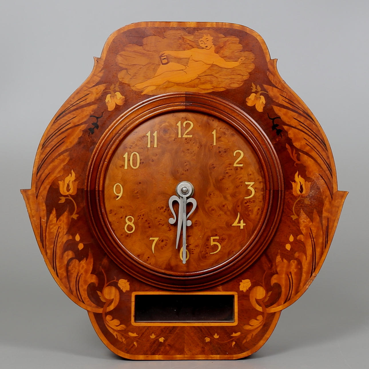 VÄGGUR i trä med intarsia, Mjölby-intarsia, 1940-tal.