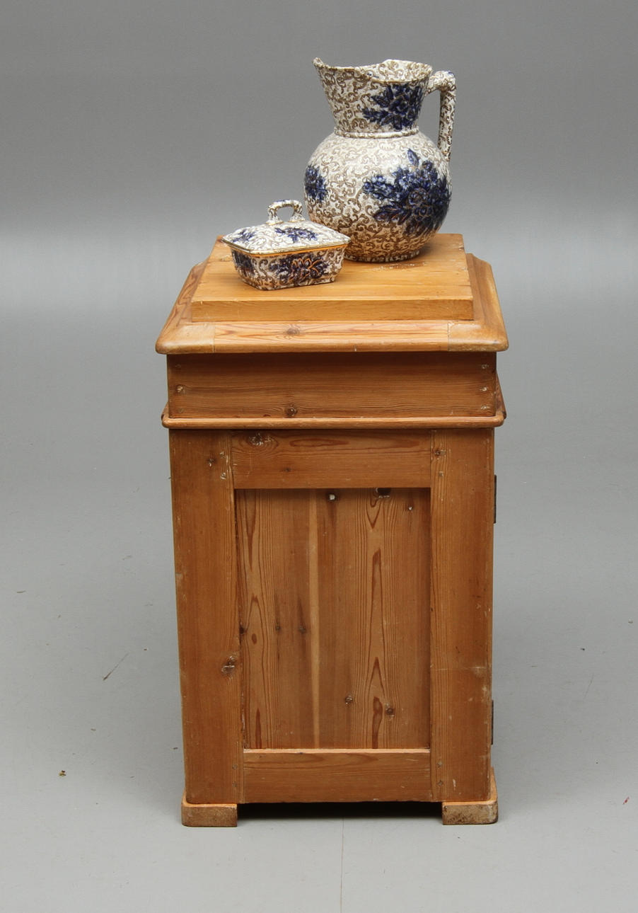 KOMMOD, 1800-tal, KANNA, TVÅLKOPP, Rörstrand.