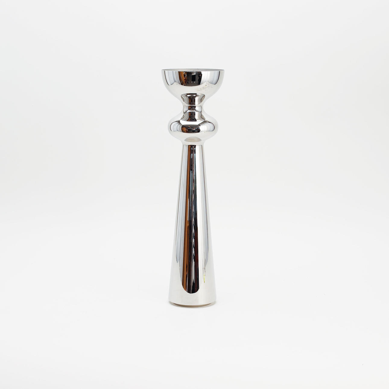 GEORG JENSEN. Florero, acero inoxidable "Alfredo".