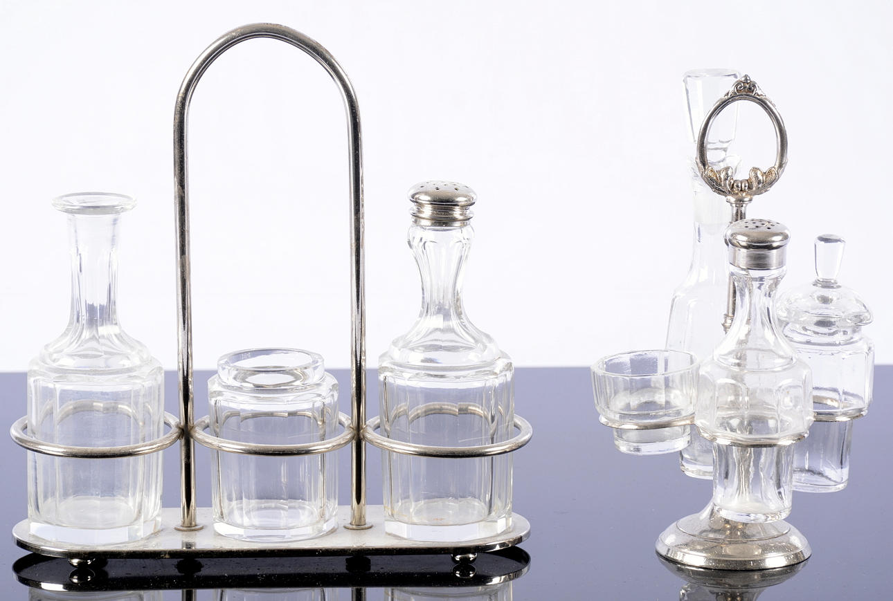 BORDSSURTOUTER 2 STYCKEN.