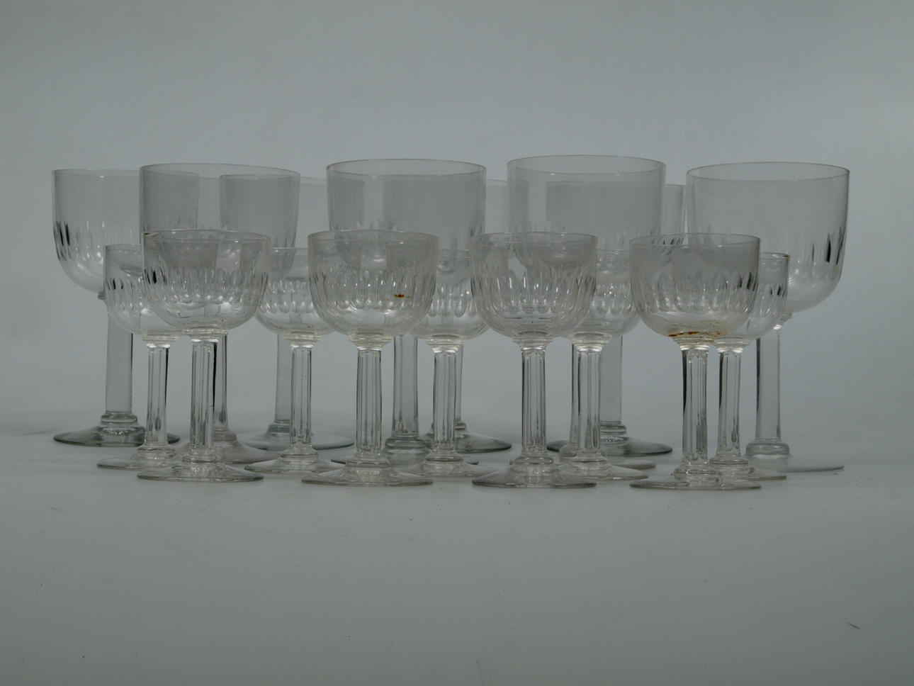 GLAS, 8 + 9 stycken, olivslipning.