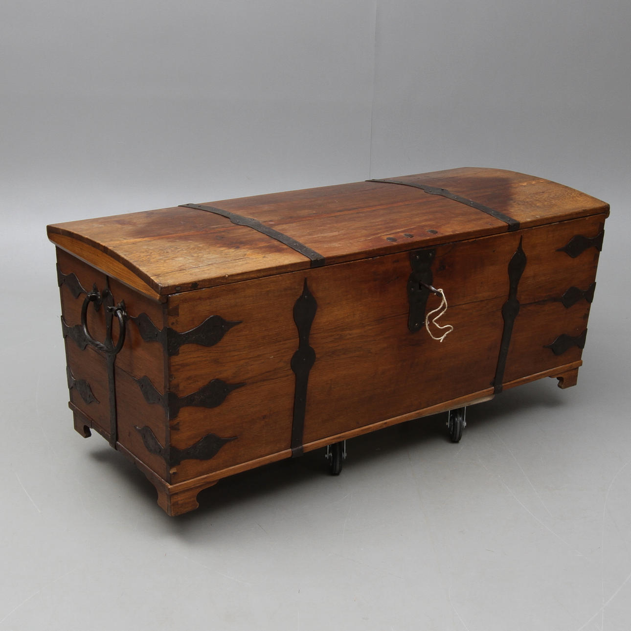 KISTA, välvt lock, 1700-tal.