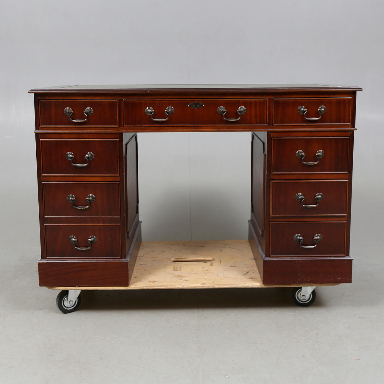 DESK, engelsk stil, 20. århundrede.