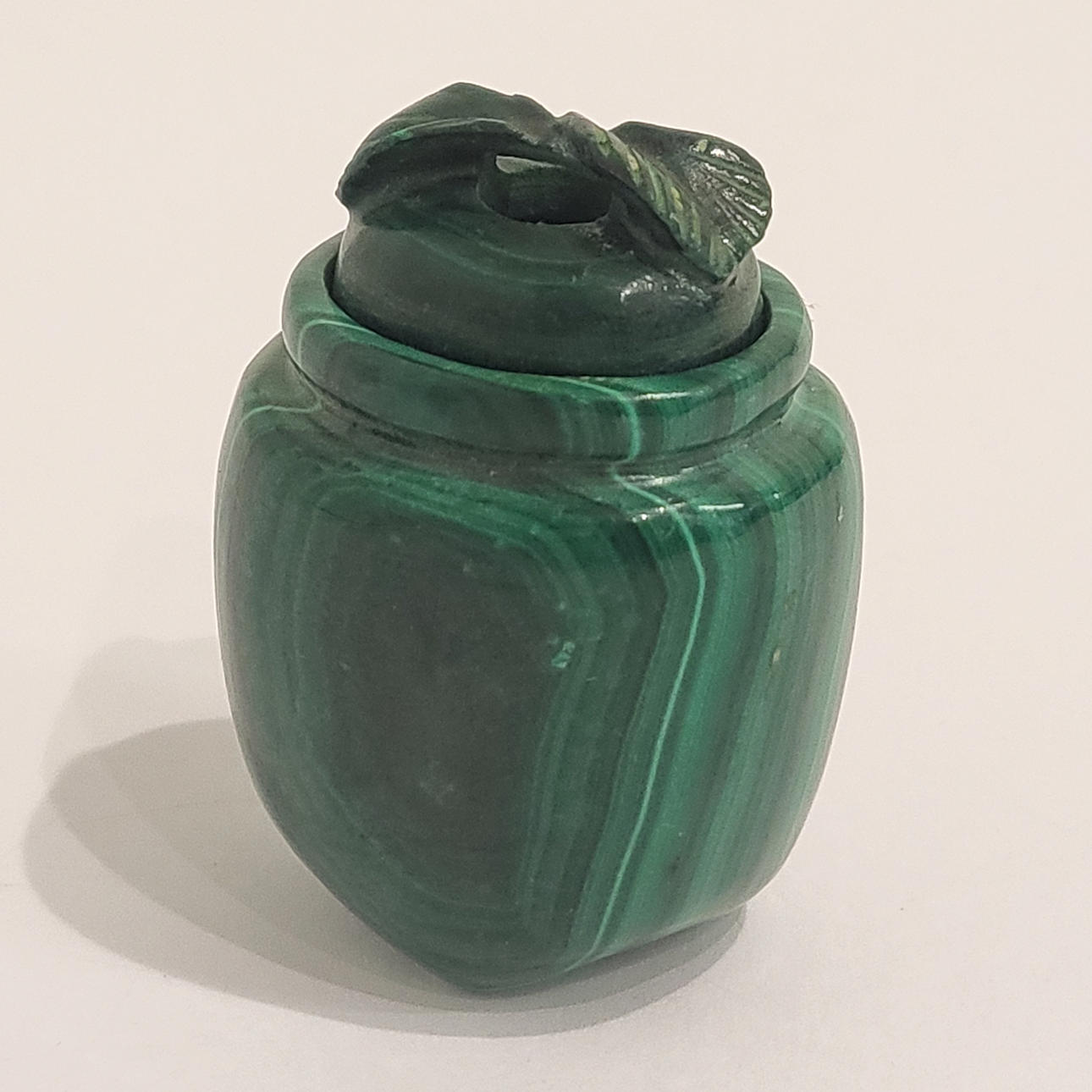 SNUFF BOTTLE, MID 20TH CENTURY, CHINA MALACHITE.