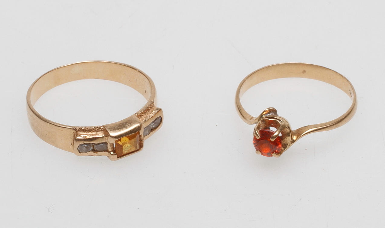RINGAR, 2 st, 18k guld, vikt ca 5,5 gr.