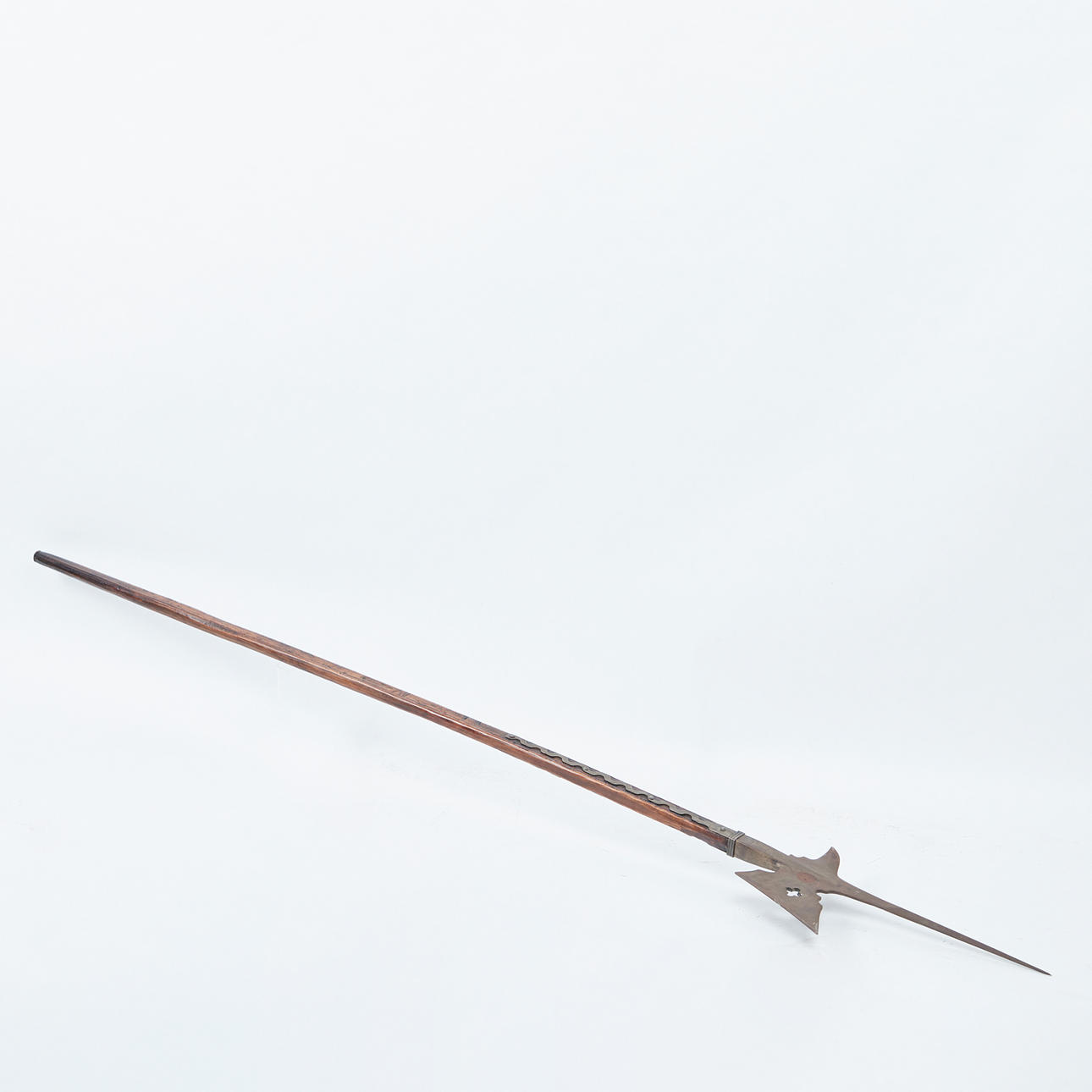 Alabarda, hierro, madera, siglo XIX.