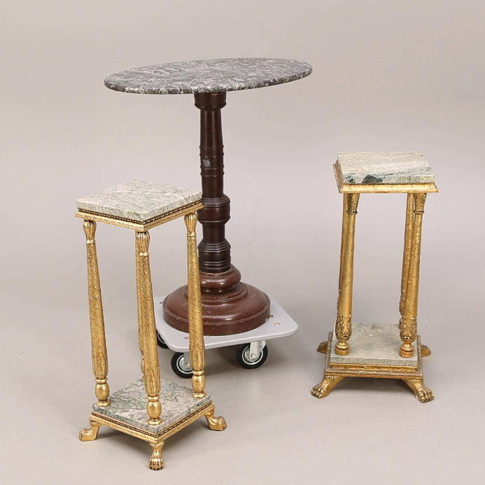 PIEDESTALER, 3 st, samtliga med stenskiva.