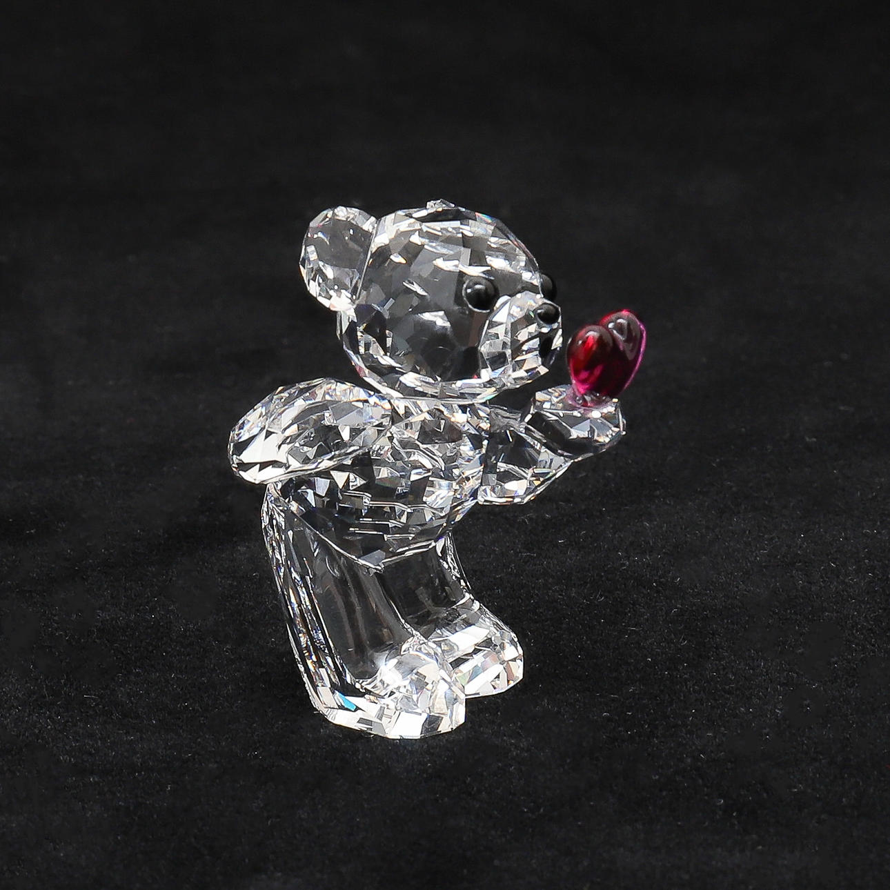 SWAROVSKI: OSO KRIS - BESOS QUE SOPLAN.