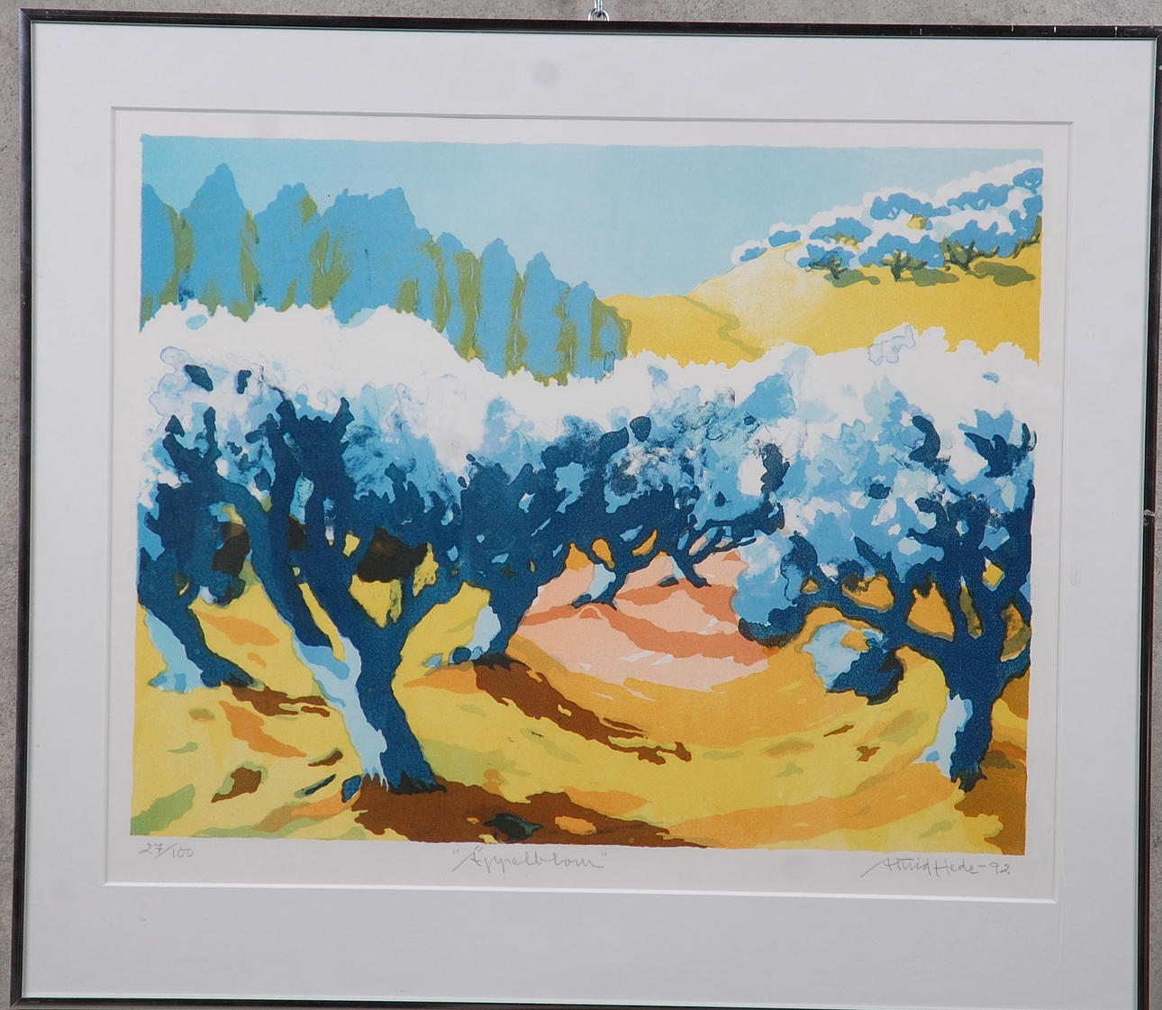 ASTRID HEDE. 1917-2002, färglitografi, motiv från Österlen " Äppleblom " signerad, numrerad 27/100, daterad -92.