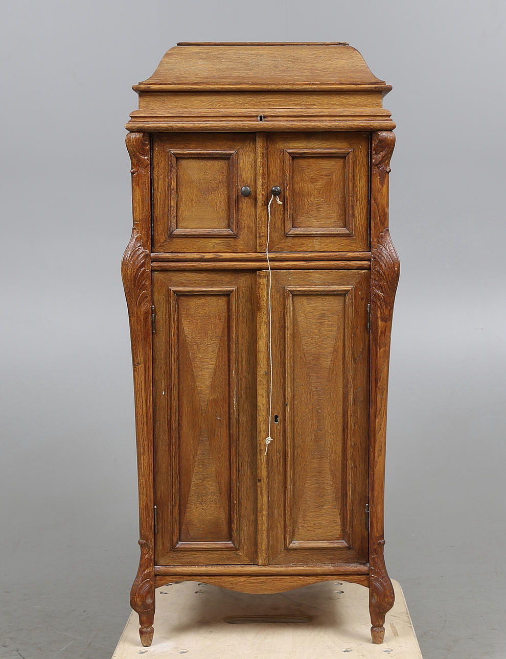 GRAMMOFONSKÅP, 1900-talets första hälft.