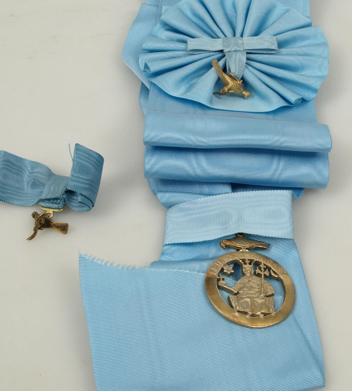 ORDENSTECKEN, förgyllt silver, Frid och Enighet, 1946 + duvor, 2 stycken, förgyllda.