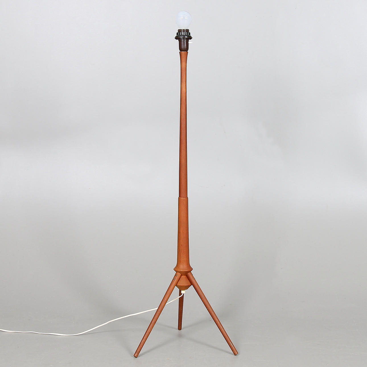 GOLVLAMPA, teak. 1900-talets mitt.