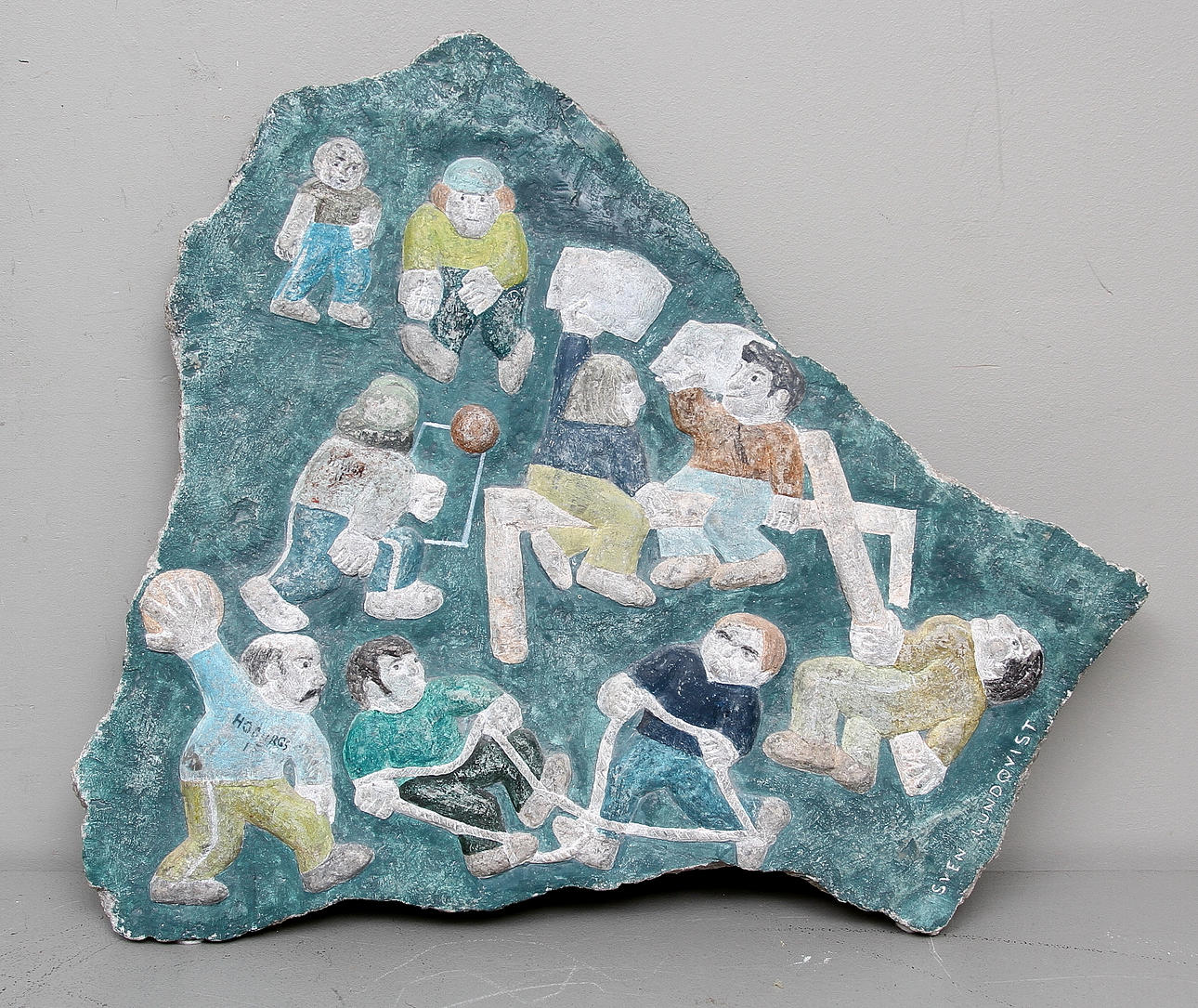 SVEN LUNDQVIST. VÄGGRELIEF, bemålad sten, signerad.