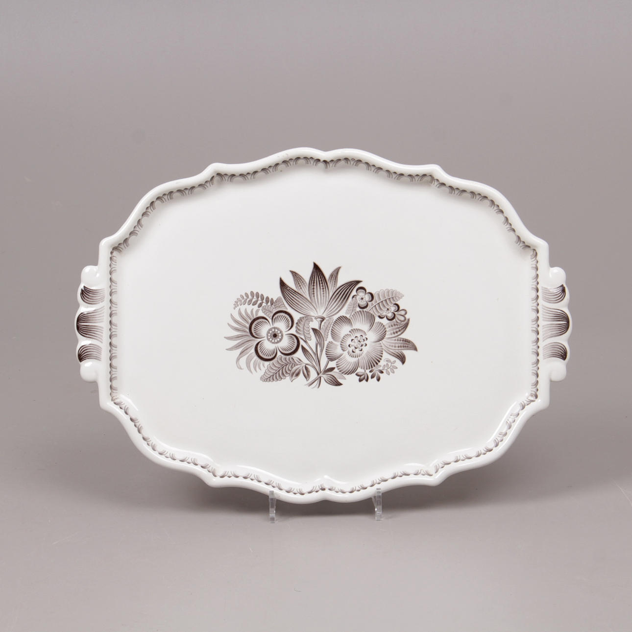 BRICKA, porslin, "Tre Blommor", Arthur Percy, Gefle.