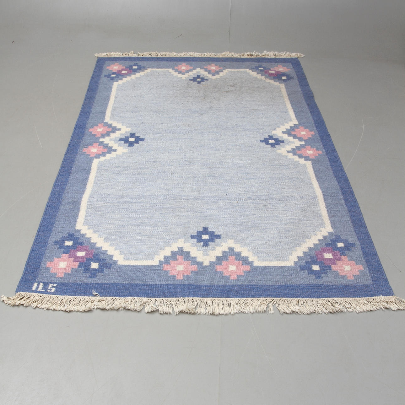 MATTA, röllakan, signerad ILS, ca 203 x 138 cm.