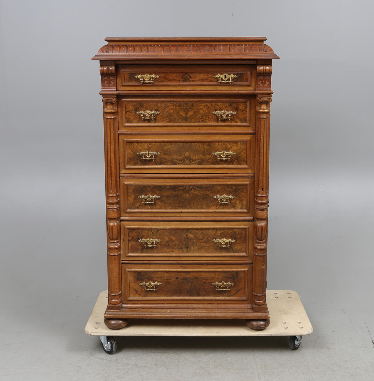 HERRBYRÅ, nyrenässans, omkring 1900.