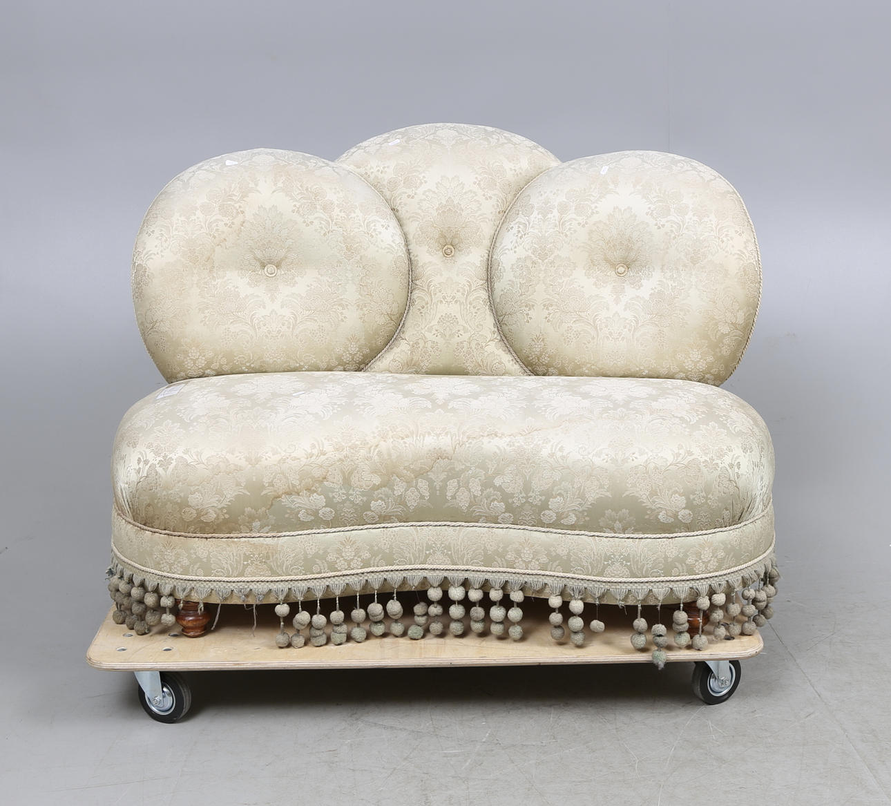 SOFFA, så kallad tapetserarstil, 1800-talets andra hälft.