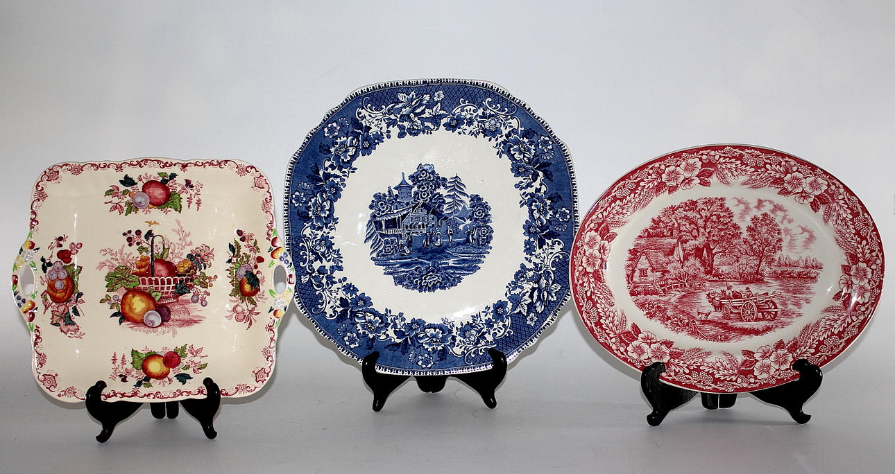 UPPLÄGGNINGSFAT, 3 st, porslin, England.