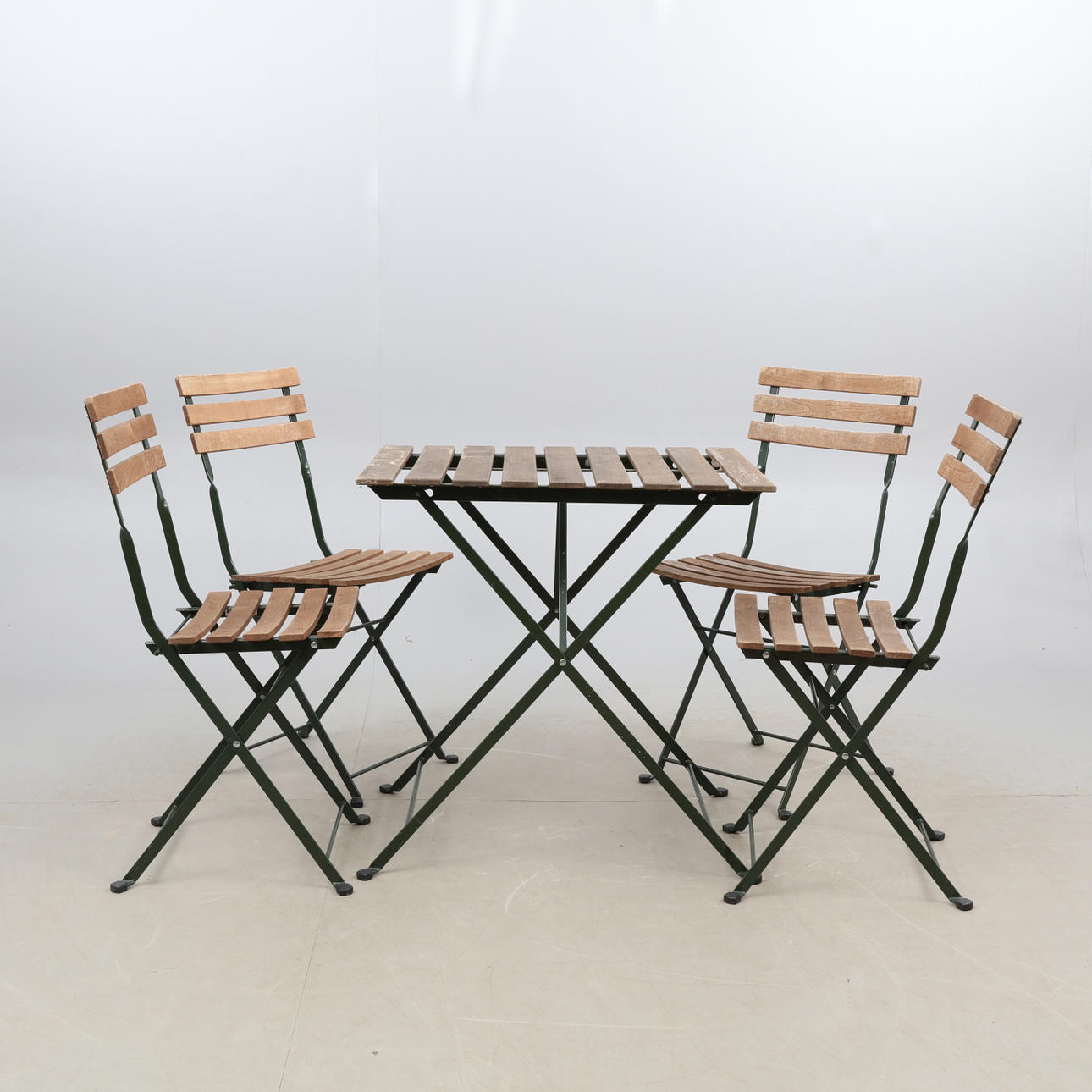 TRÄDGÅRDSGRUPP, bord og fire stole, IKEA, sammenklappelig, moderne.